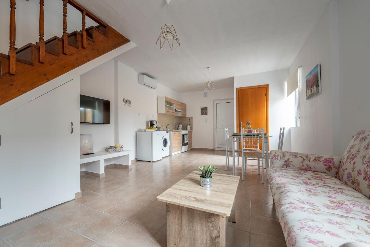 Traditional Suburbs Maisonette コス・タウン エクステリア 写真